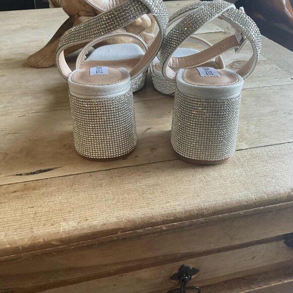 NEW STEVEN MADDEN RHINESTONE HEELS - SIZE: 9 - Picture 3 of 6